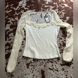 Shyanne top size small BNWT